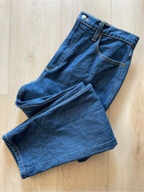 Iris Denim 🇨🇦 Whatta Man boyfriend jeans